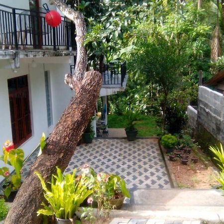 Miracle Villa Канди Екстериор снимка