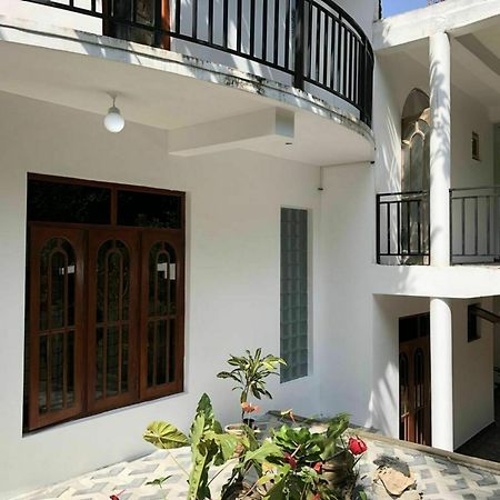 Miracle Villa Канди Екстериор снимка