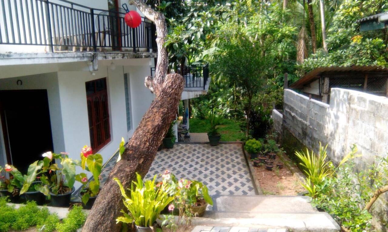 Miracle Villa Канди Екстериор снимка